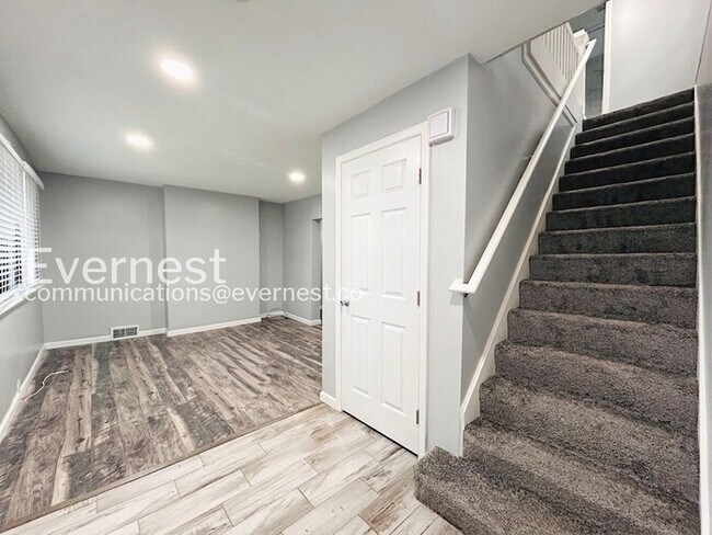 Building Photo - 303 Kirk Ave