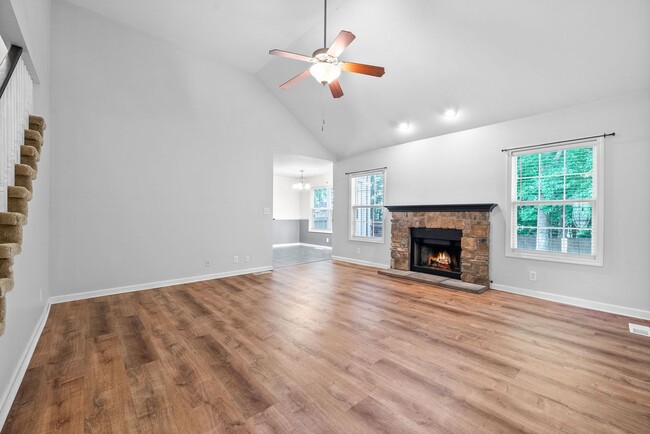 Building Photo - Pet Friendly Three Bedroom with Bonus!