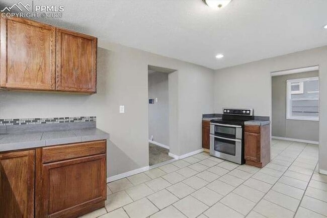 Building Photo - 1833 E 13th St