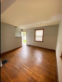 Building Photo - (01) 2547-2549 Neil Avenue