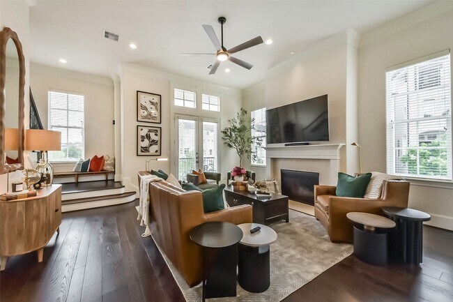 Building Photo - 9450 London Bridge Station