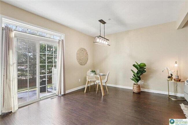 Building Photo - 270 Milkweed Dr