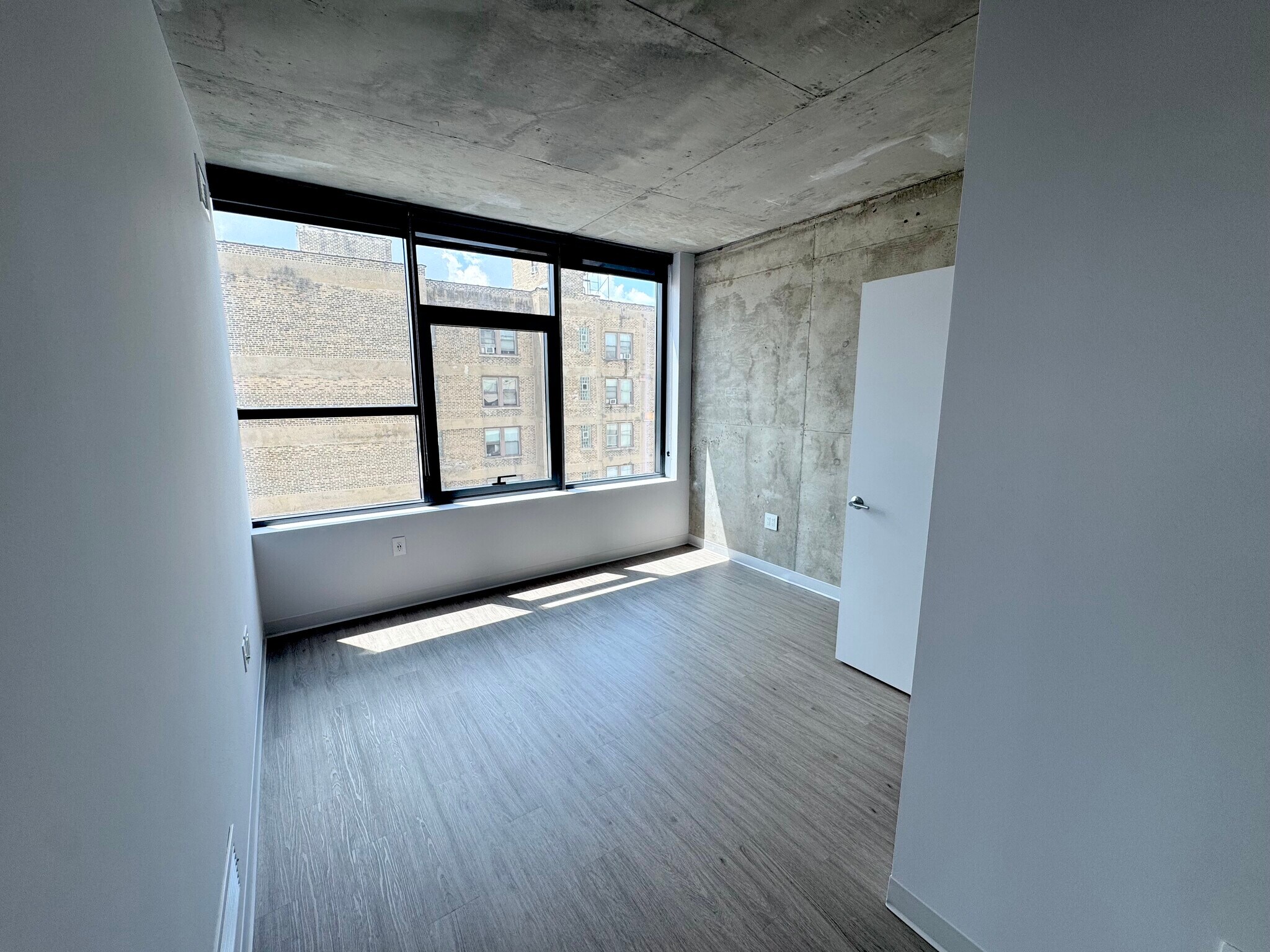 Building Photo - 4539 N Sheridan Rd