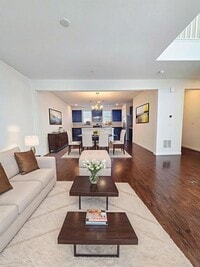 Building Photo - Cute Spacious Townhome in Prime Location – Available Now!