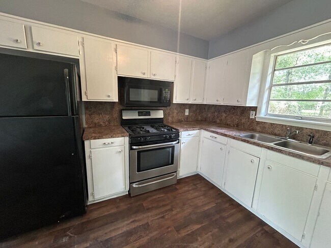 Building Photo - 4221 Encina Dr