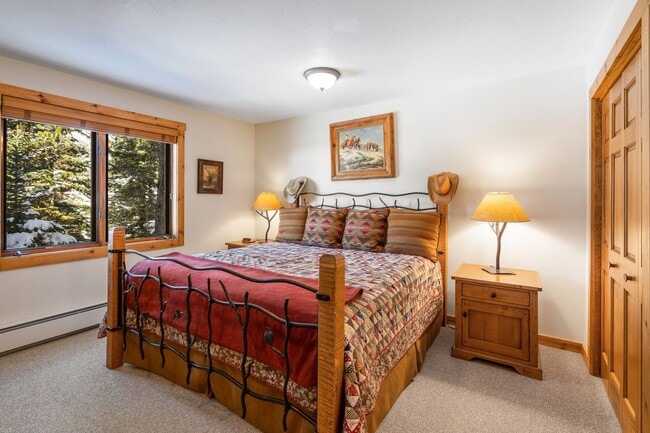 Building Photo - 4 Bed, 4 Bath Condo in The Big Sky Meadow with Garage!