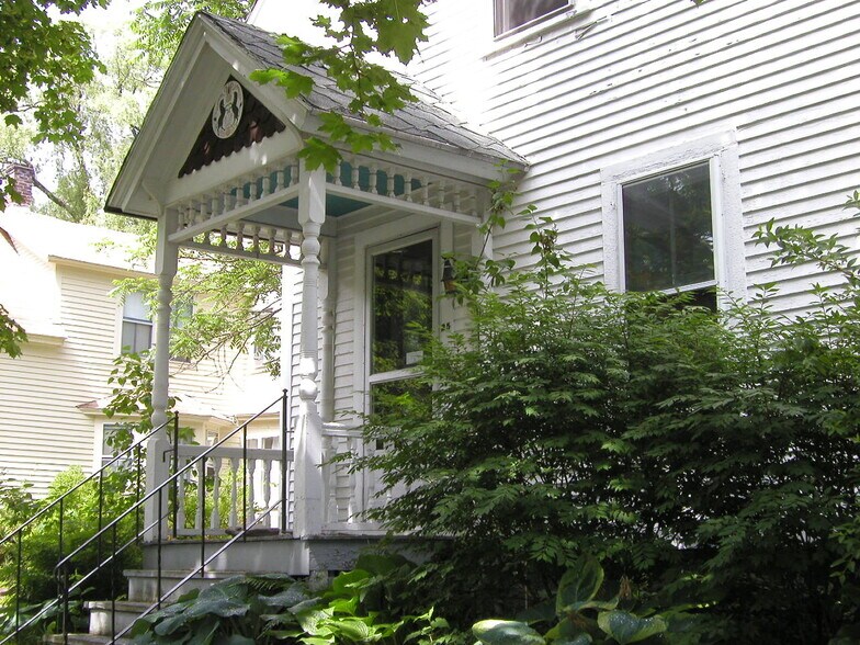 Front Entrance - 25 Beech St