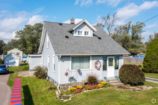 Primary Photo - Sunny South Villa