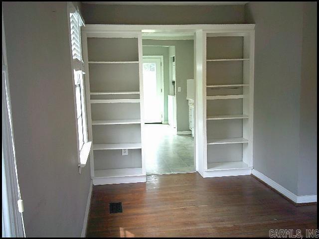 Building Photo - 5919 Woodlawn Dr