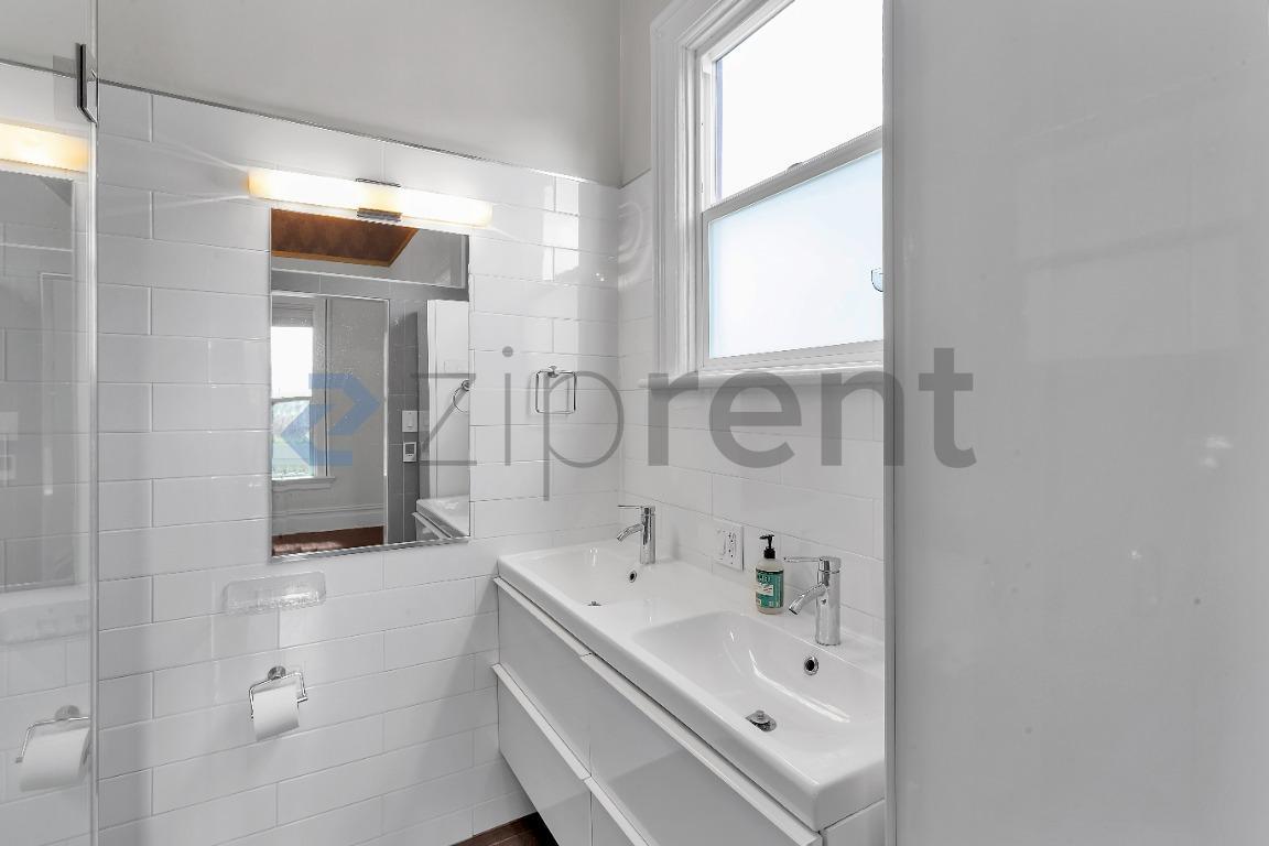 Building Photo - Unit 1005