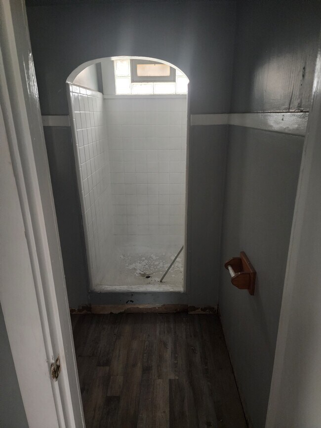 Building Photo - 709 Ann St