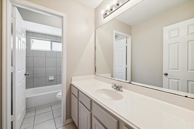 Building Photo - 30507 Russell Point Dr