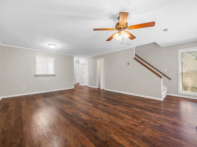 Building Photo - Cozy 3 Bedroom, 2.5 Bath Home with 2 Car G...