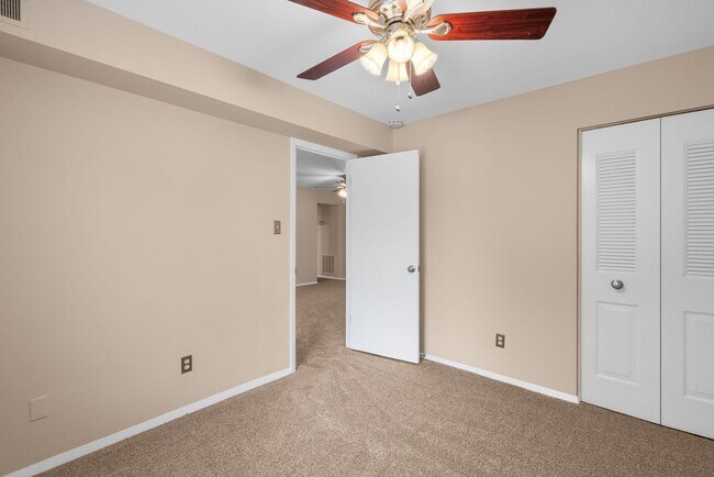 Building Photo - 2 Bed 1 Bath - Georgetown Village Condo - ...
