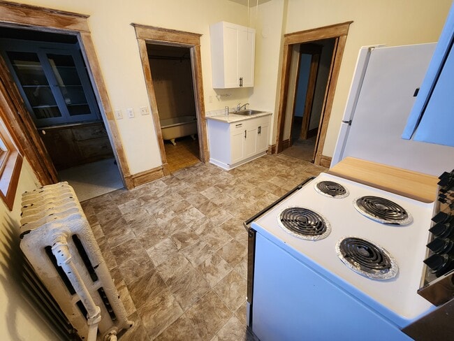 Building Photo - 2217 John Ave