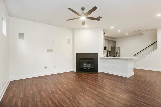 Building Photo - 3406 Menchaca Rd