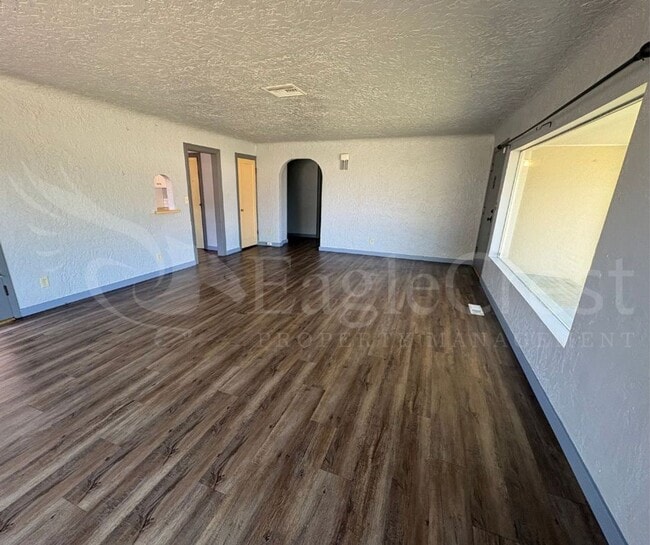 Building Photo - Two Bedroom House with Bonus Room Located ...
