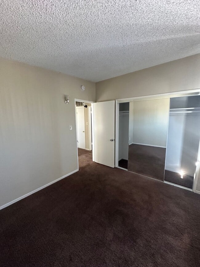 Building Photo - Cute 2 Bed 1 Bath