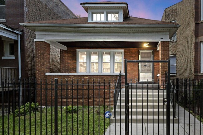 Building Photo - 7424 S Blackstone Ave