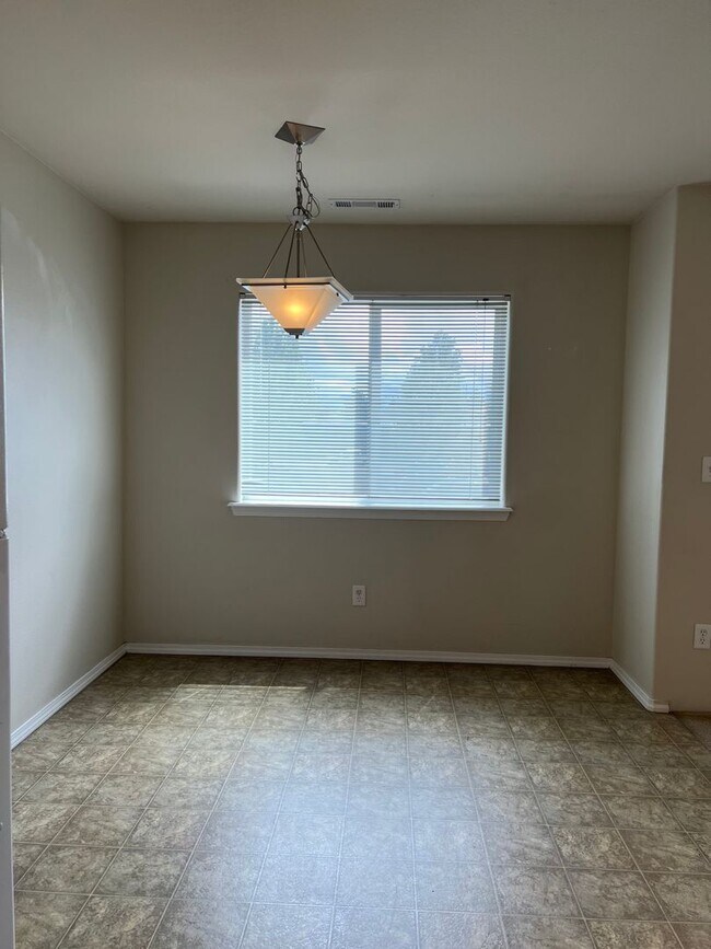 Building Photo - 3163 Juniper Ridge Dr