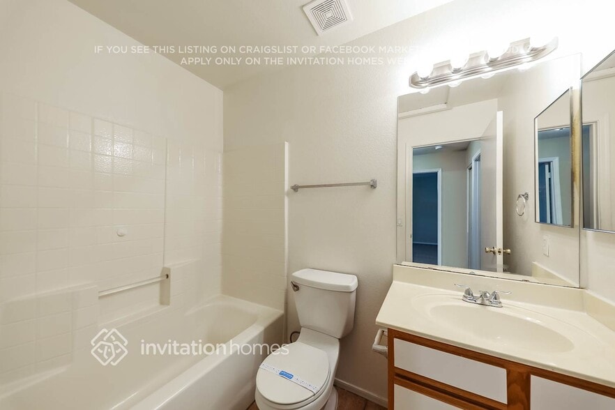 Building Photo - 1935 N Lazona Dr