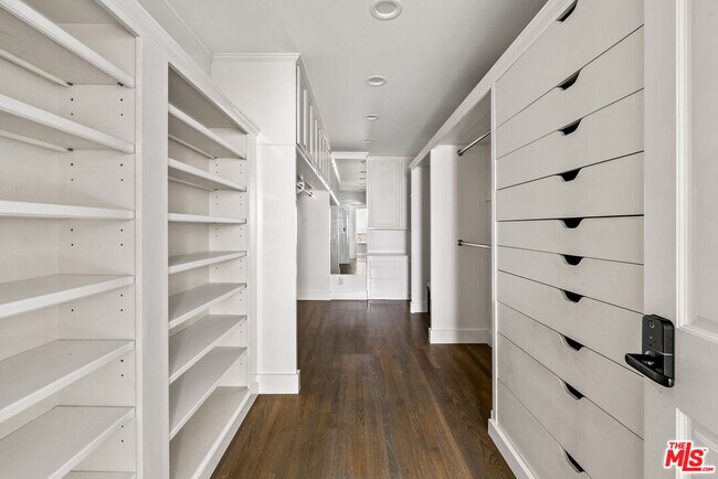 Building Photo - 9559 Sherwood Forest Ln
