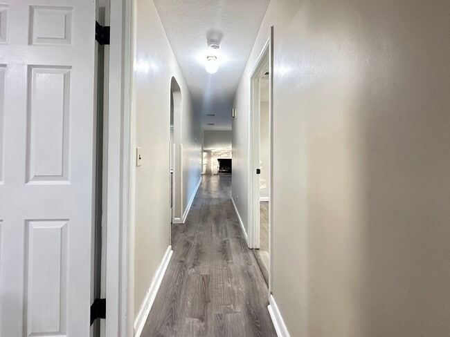 Building Photo - 135 S Pierce Rd