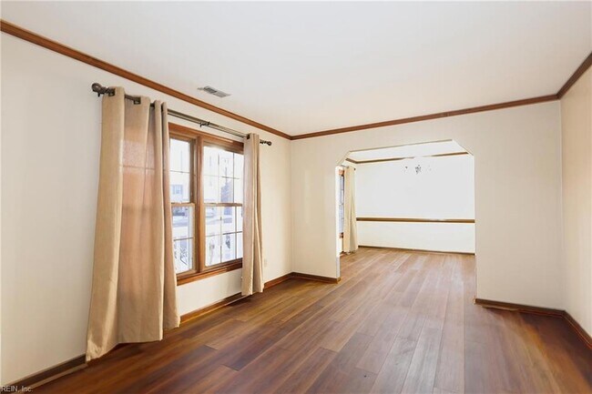 Building Photo - 1008 Hollins College Ct