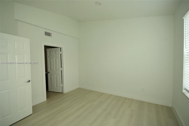 Building Photo - 781 SW 148th Ave