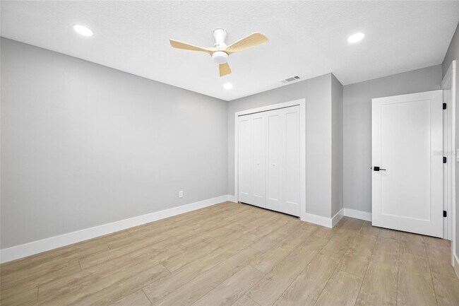 Building Photo - 1029 Bal Harbour Dr
