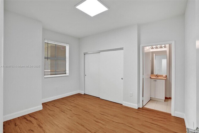 Building Photo - 3340 NE 190th St