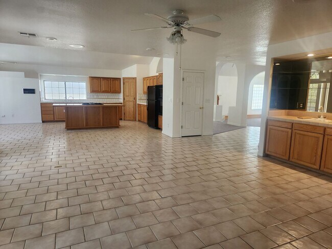 Building Photo - Laughlin Estates Custom Built Pool Home