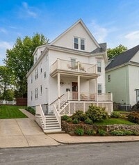 Building Photo - 15 Acorn St