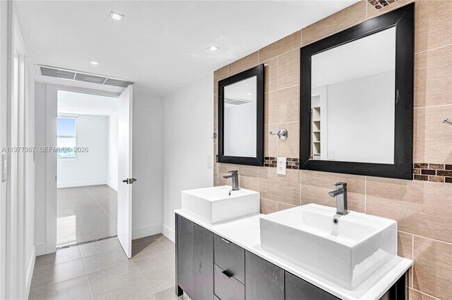 Building Photo - 6770 Indian Creek Dr