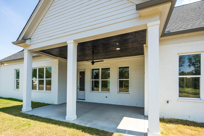 Building Photo - 5011 Jon Oak Dr