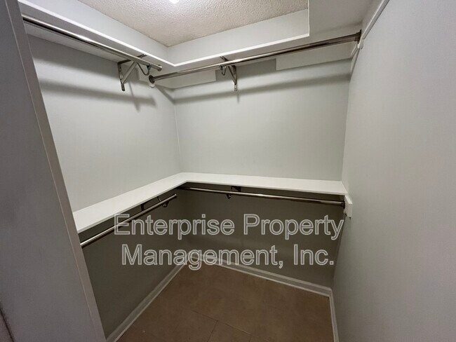 Building Photo - 7053 Daneman Dr