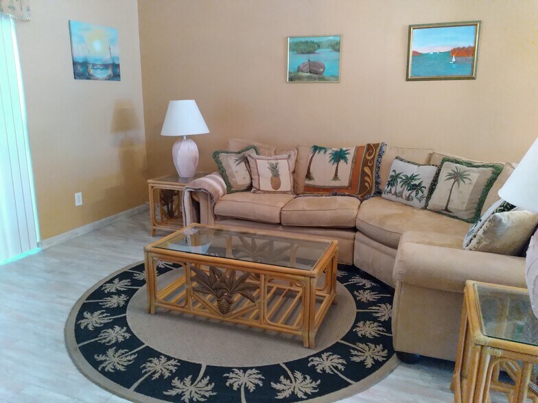 Living Room - 1220 SE 40th St