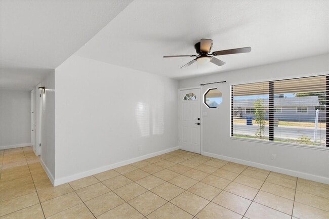 Building Photo - 6622 W Peck Dr