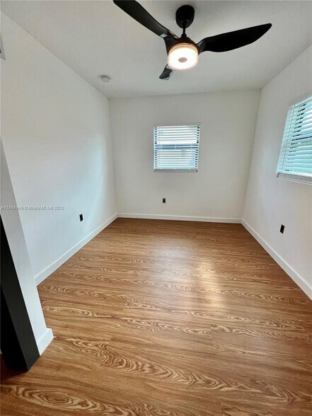 Building Photo - 1720 NW 68th Ter