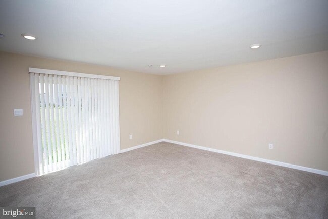 Building Photo - 239 Macoun Way