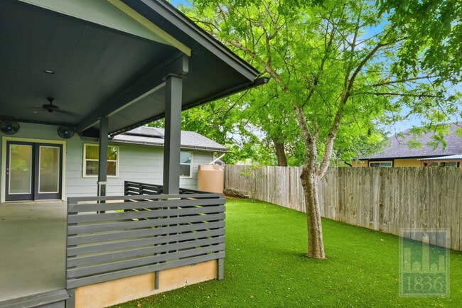 Building Photo - 13009 Lamplight Village Ave