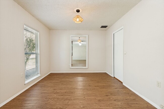 Building Photo - 16006 Eagleway St