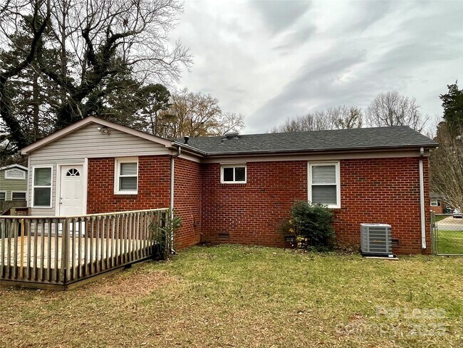Building Photo - 4809 Bethany Pl