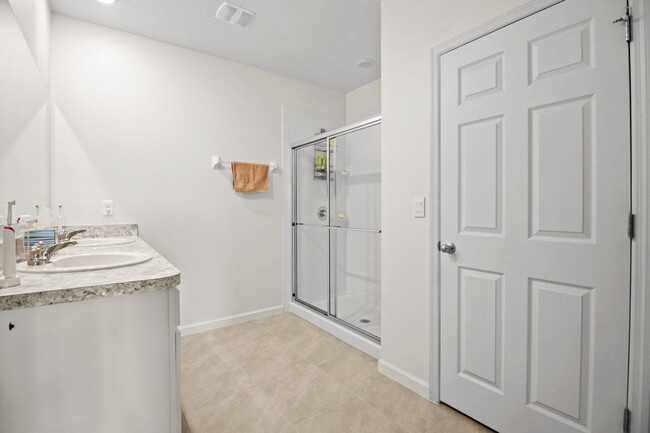 Building Photo - 922 Remington Green Dr SE