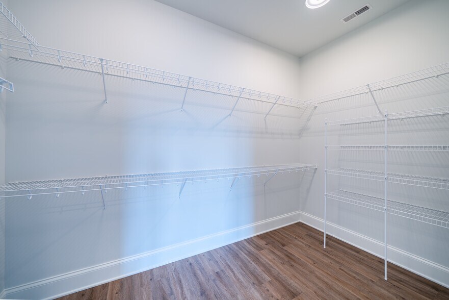 Master Walk-in closet - 6359 Meeting St