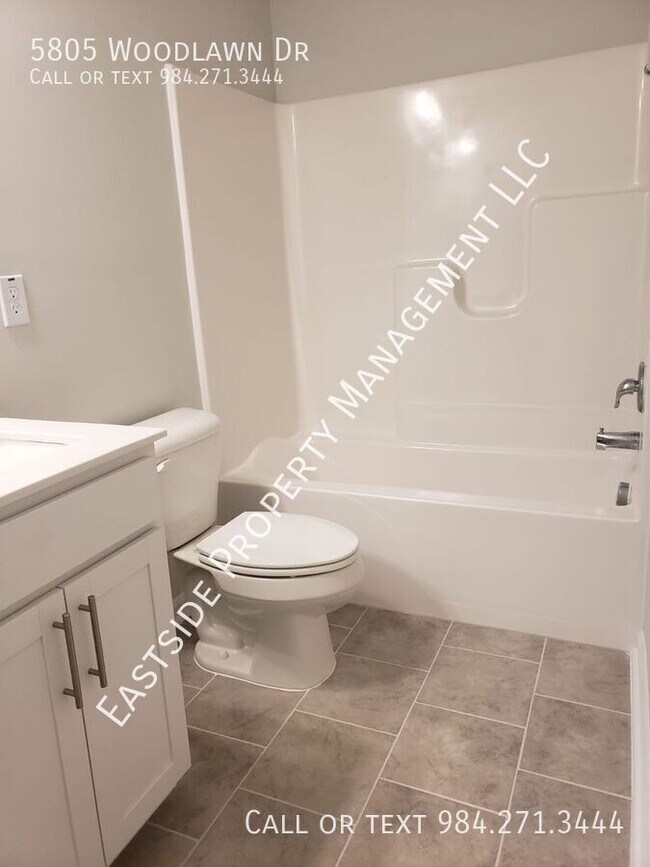Building Photo - 5805 Woodlawn Dr