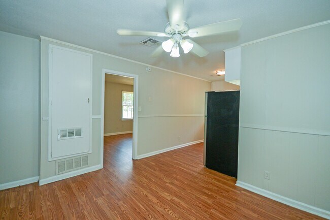 Building Photo - 1138 Perry Hill Rd