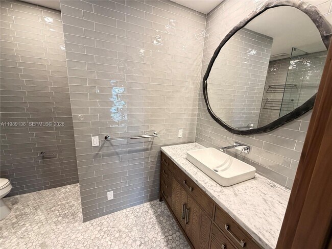 Building Photo - 3200 NE 165th St