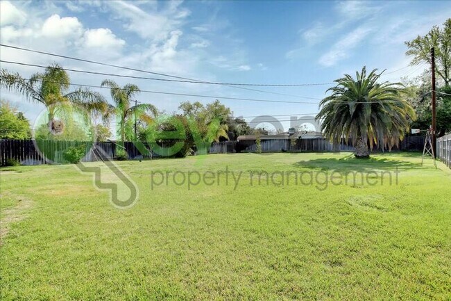 Building Photo - 3124 Brophy Dr