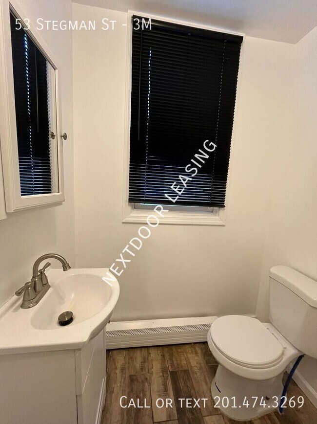 Building Photo - 53 Stegman St